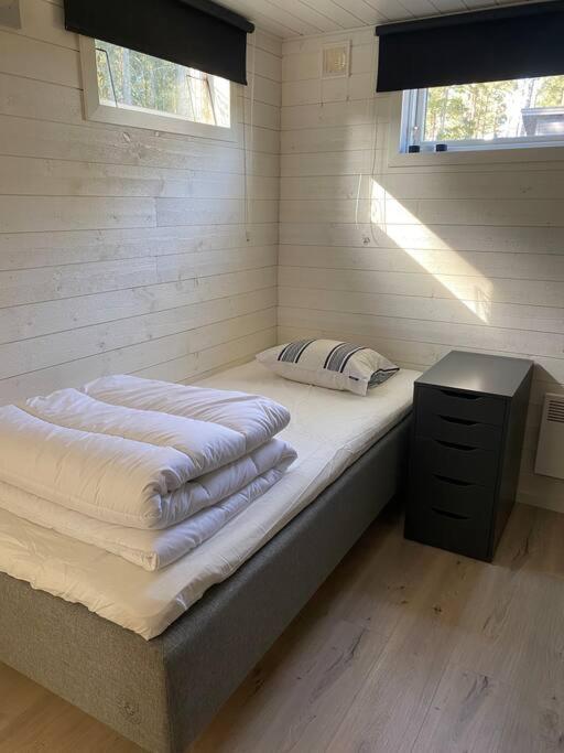 Stuga Pa Oe / Naerhet Till Vatten Mariestad Esterno foto